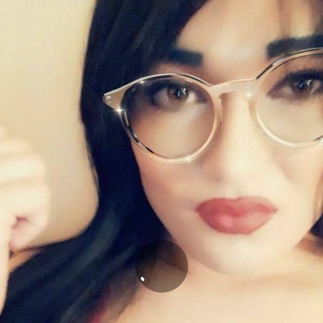 Mushukdan qulupnay yeydi