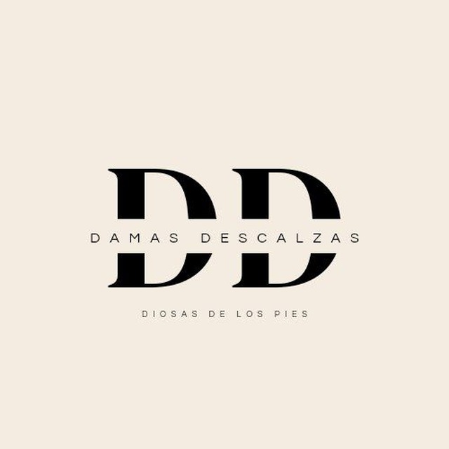 Damas descalzas