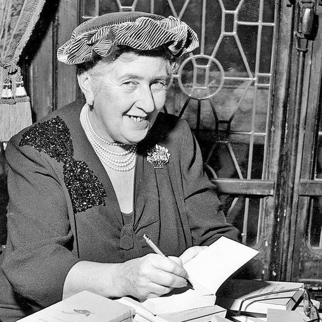 Клуб плохих хозяек имени Агаты Кристи