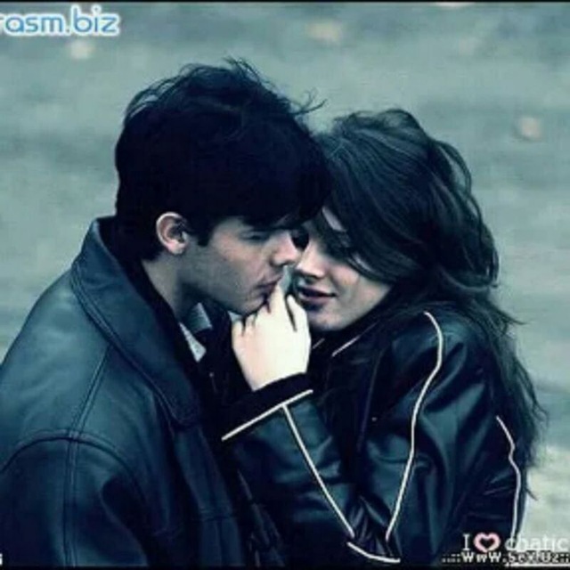 Qora erkak xotinini juda qalin sik bilan sikadi, u yiglaydi.