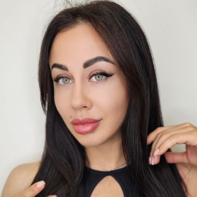 ? ALENA LISA ?