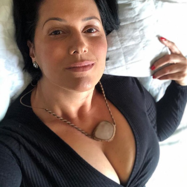 Елена Кравец жалаңаш Сорғыш ойнаңыз