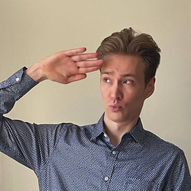 Leq ??eSports Caster