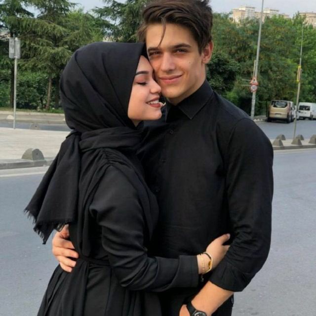 Kiyevda er-xotin guruhli jinsiy aloqa qilish uchun qiz qidirmoqda.