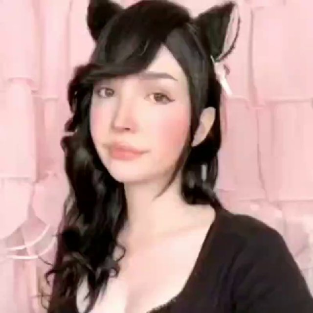 Ozarbayjon minutlarini tomosha qiling Uyda tayyorlangan cuma bilan qoplangan pussies